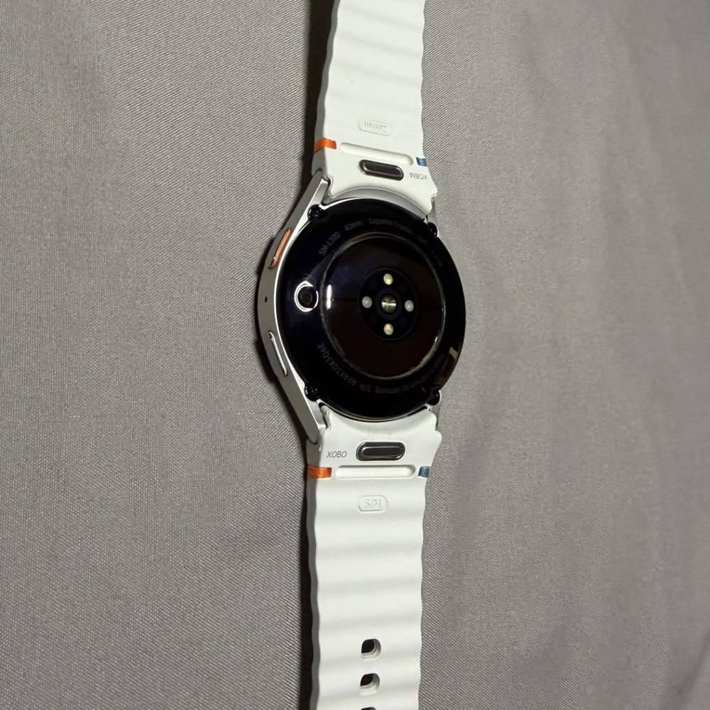 Samsung Galaxy Watch 7 (40mm) + Premium Accessory Bundle - Picture 2 of 5